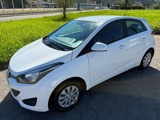 HYUNDAI HB20 1.6 COMFORT PLUS 16V FLEX 4P MANUAL HYUNDAI HB20 1.6 COMFORT PLUS 16V FLEX 4P MANUAL